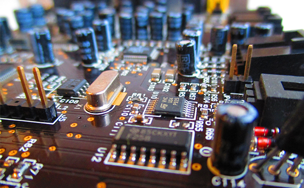 How does a solid-state relay work? What is the difference with SCR?